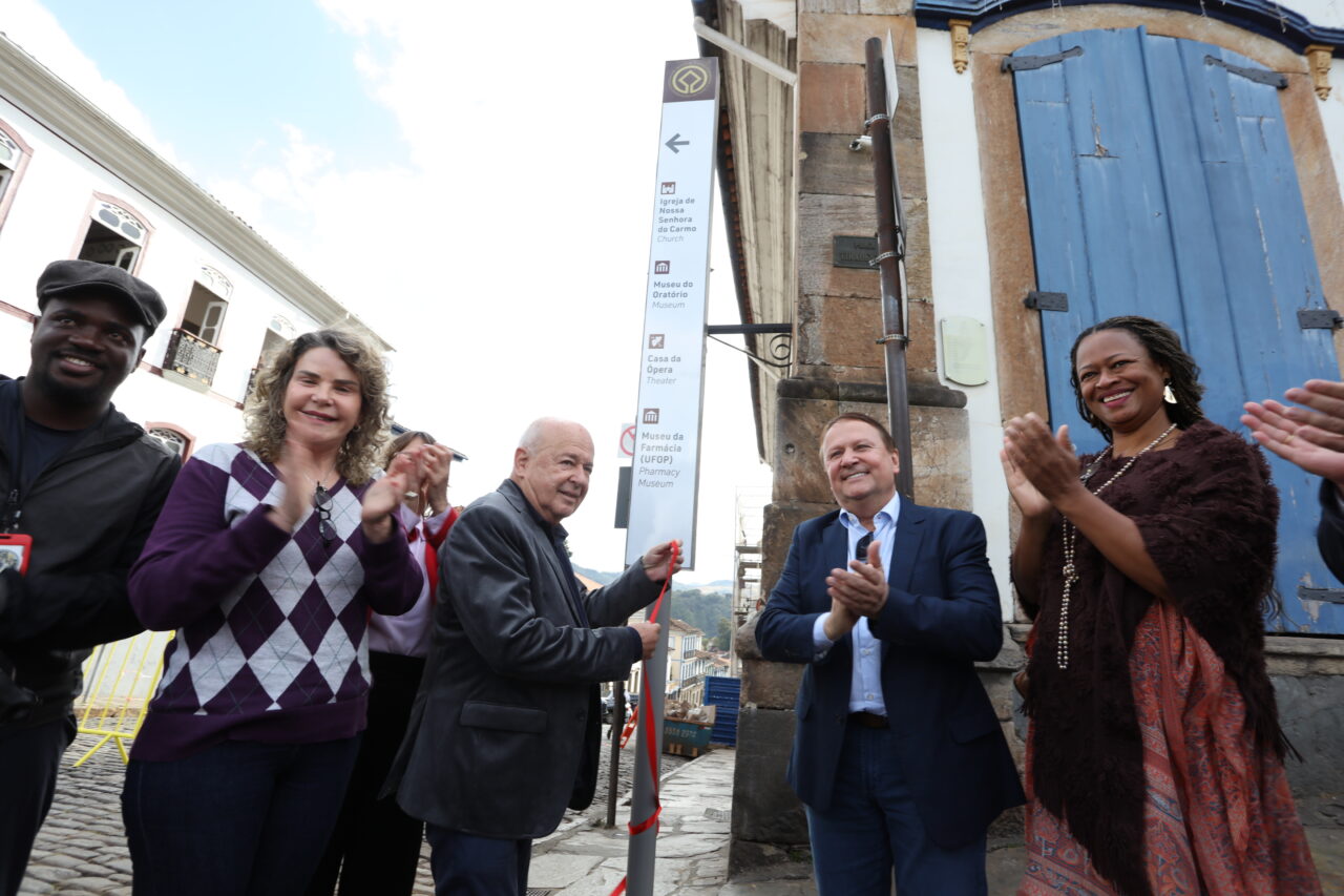 Nova sinalização turística do patrimônio mundial é inaugurada em Ouro Preto (MG)